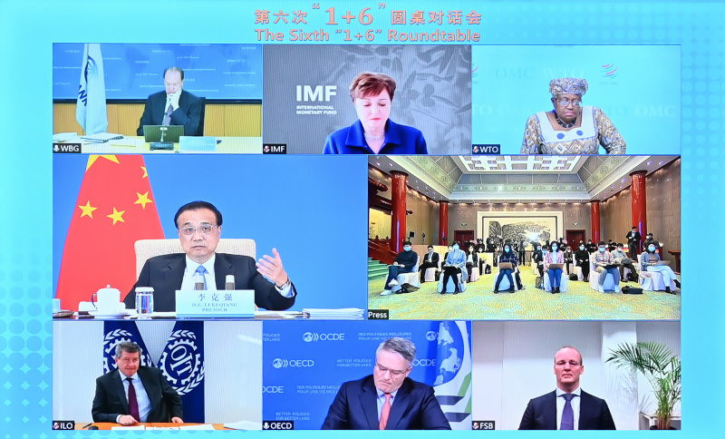 Le Premier ministre chinois Li Keqiang tient la sixième Table ronde 1+6