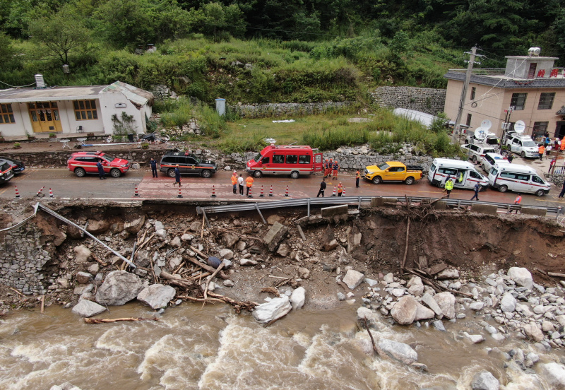 Photo aérienne du site d'une coulée de boue dans le village de Weiziping du bourg de Luanzhen