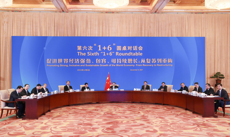 Le Premier ministre chinois Li Keqiang tient la sixième Table ronde 1+6