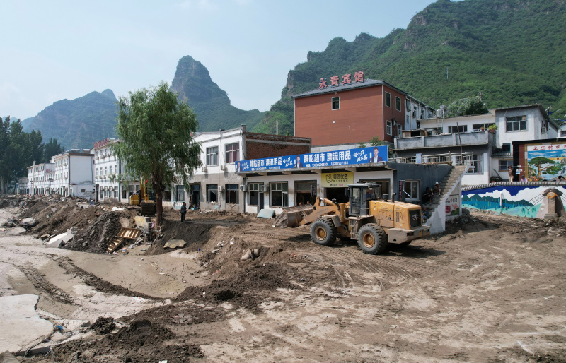 Réparation d'une route à Laishui