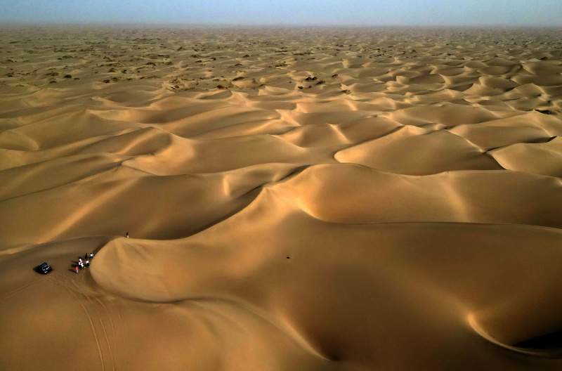 Photo aérienne d'un paysage de désert dans le district de Makit à Kachgar