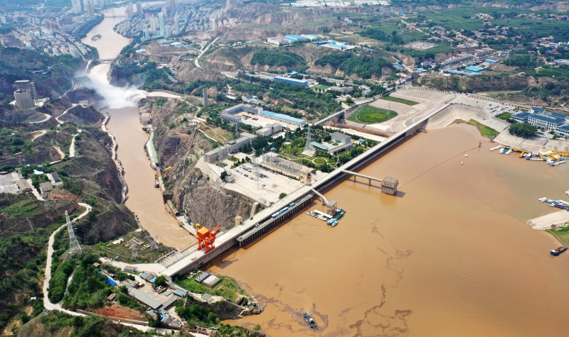 Le réservoir de Liujiaxia déverse les eaux de crue dans la préfecture autonome Hui de Linxia