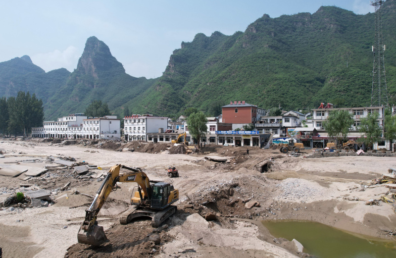 Réparation d'une route à Laishui