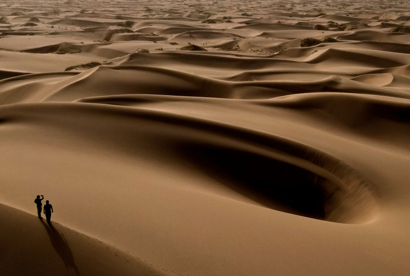 Photo aérienne d'un paysage de désert dans le district de Makit à Kachgar