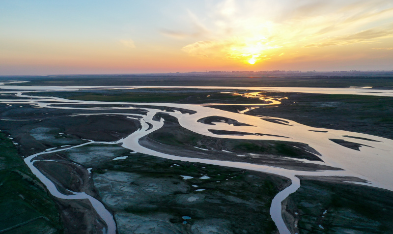 Photo aérienne du fleuve Jaune dans la bannière de Dalad