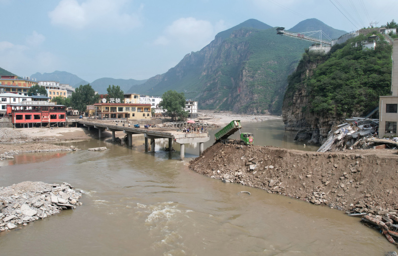 Réparation d'un pont à Laishui