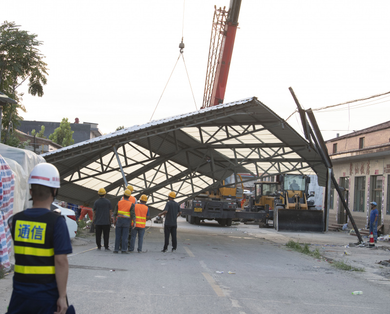 Photo du site des opérations de secours après l'effondrement d'un restaurant dans le district de Xiangfen