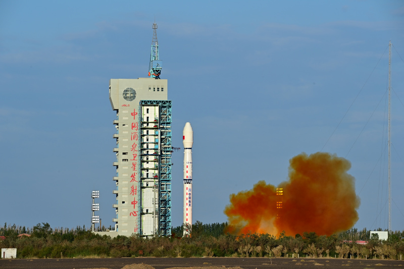 Une fusée porteuse Longue Marche-4C transportant le satellite Yaogan-33 02 décolle depuis le Centre de lancement des satellites de Jiuquan dans le nord-ouest de la Chine