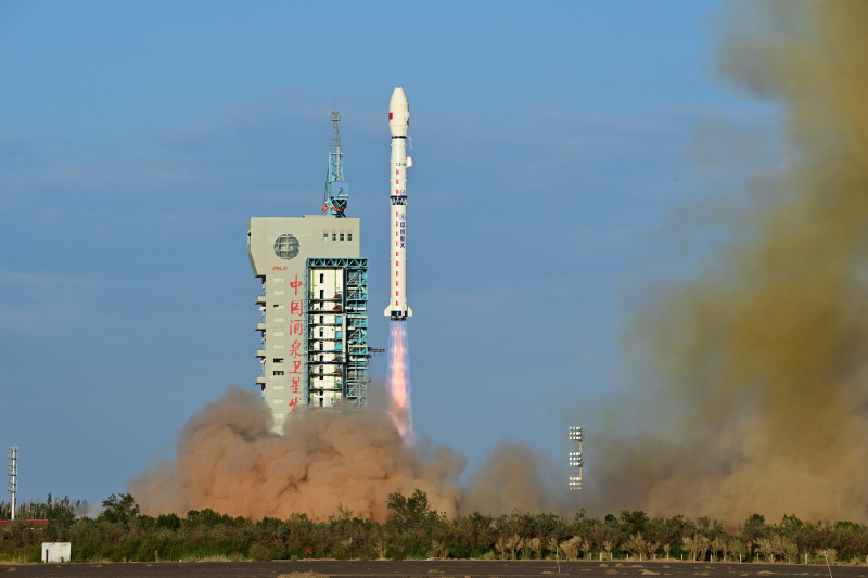 Une fusée porteuse Longue Marche-4C transportant le satellite Yaogan-33 02 décolle depuis le Centre de lancement des satellites de Jiuquan dans le nord-ouest de la Chine