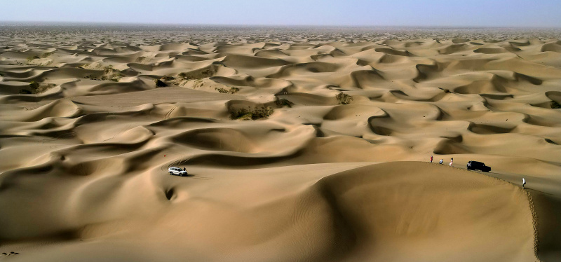 Photo aérienne d'un paysage de désert dans le district de Makit à Kachgar
