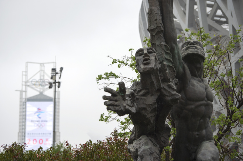 Un compte à rebours géant de 200 jours avant la cérémonie d'ouverture des Jeux olympiques d'hiver 2022 sur la tour de Linglong