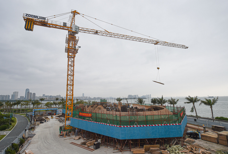 Photo aérienne du site de construction de la Bibliothèque Wormwhole dans la baie de Haikou