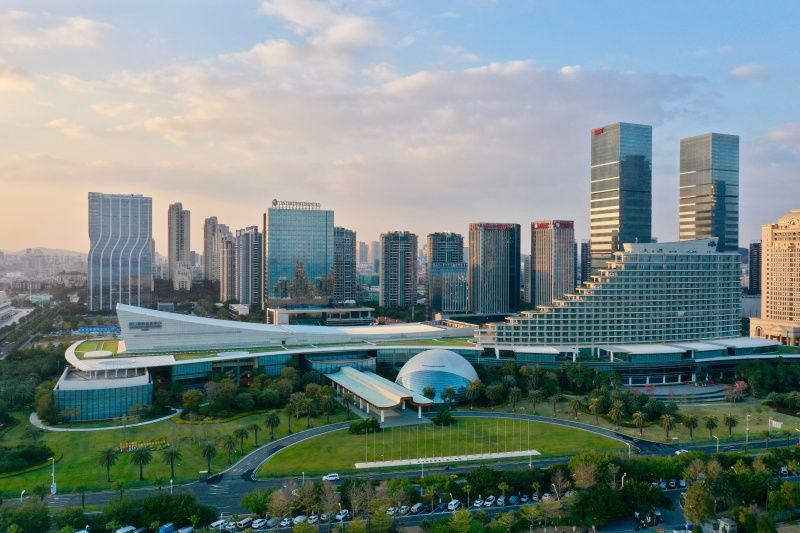 Photo aérienne prise le 9 décembre 2021 d'une vue de la ville de Xiamen