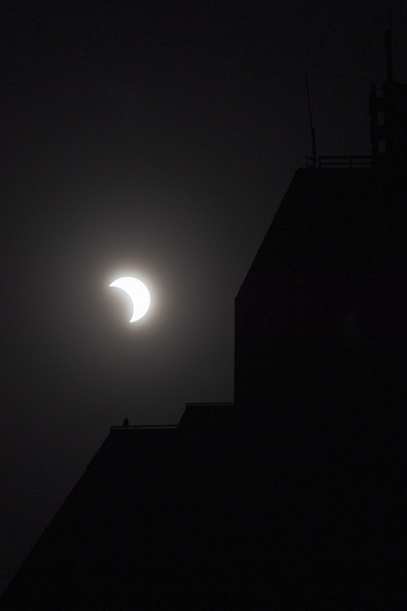 Une éclipse solaire partielle est observée à Beijing