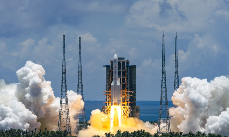 Une sonde à destination de Mars transportée par une fusée Longue Marche-5 décolle du Centre de lancement spatial de Wenchang