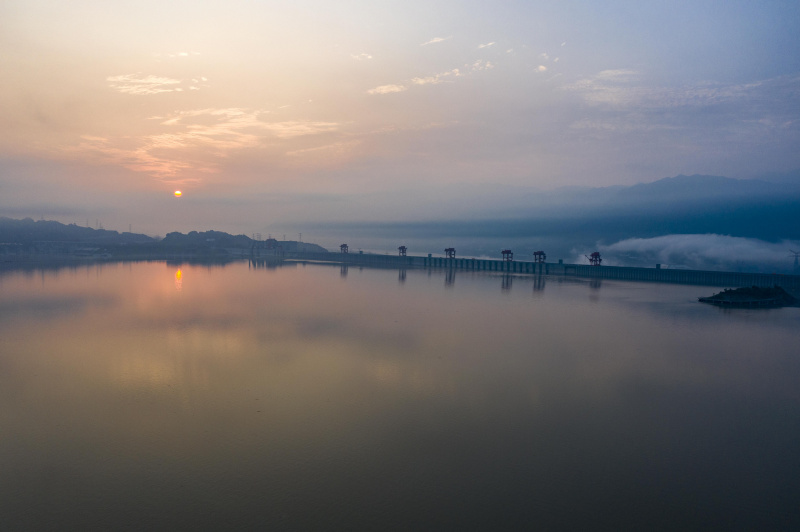 Photo aérienne montrant le barrage des Trois Gorges dans la province chinoise du Hubei (centre)