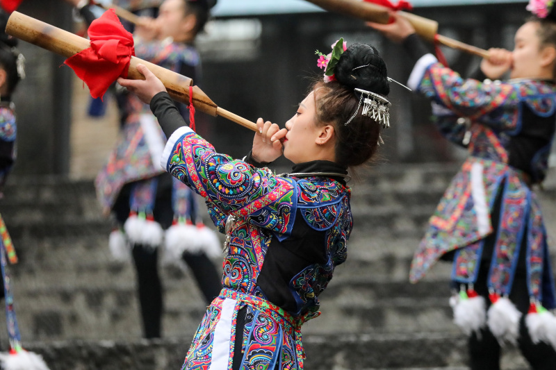 Une danse traditionnelle du groupe ethnique Miao à Danzhai