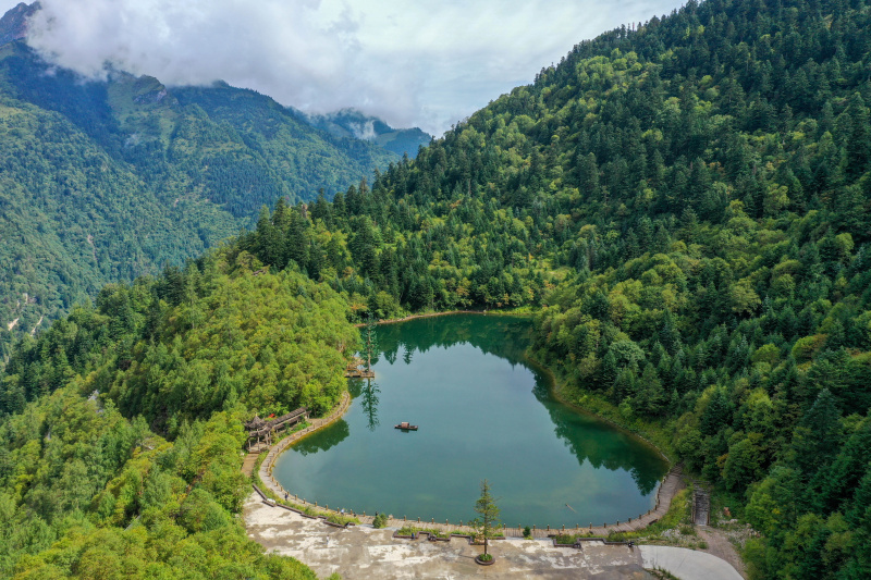 Le lac Zedang dans le parc forestier national de Guan'egou