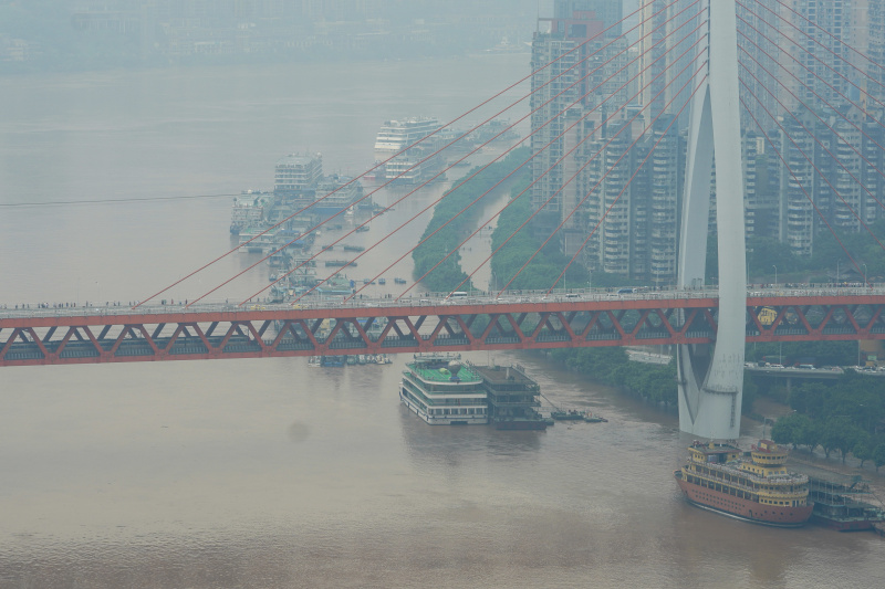 Des eaux de crue traversent le centre-ville de la municipalité chinoise de Chongqing (sud-ouest)