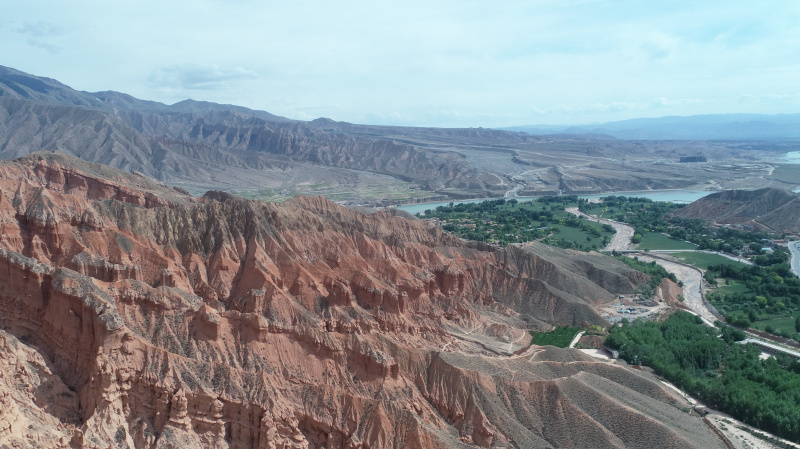 Photo aérienne prise le 5 juin 2020 montre une vue des reliefs de Danxia