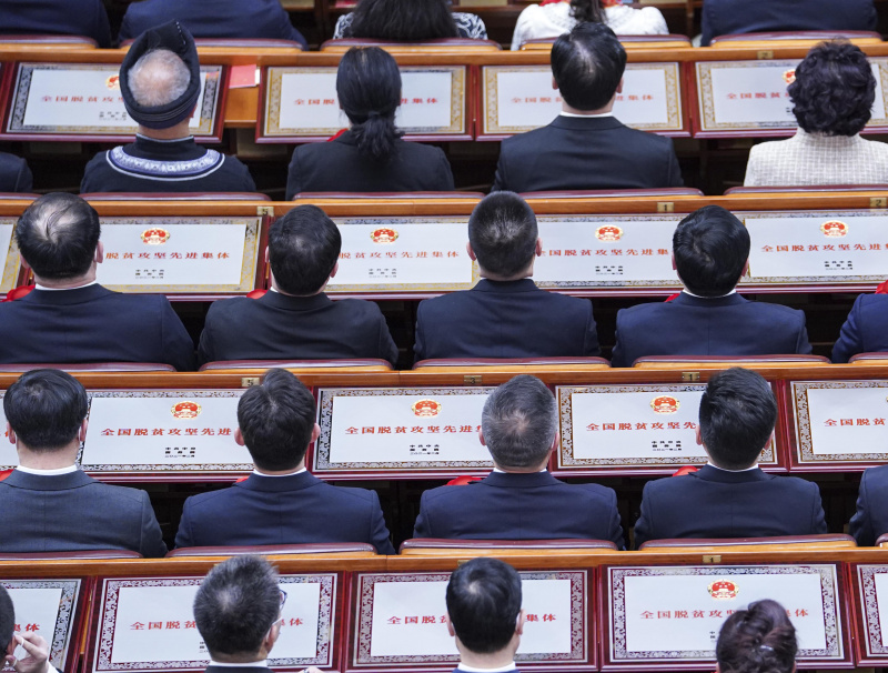 Un grand rassemblement se tient pour marquer les réalisations du pays en matière d'éradication de la pauvreté et honorer les modèles de la lutte contre la pauvreté