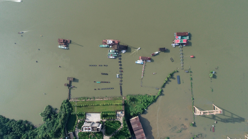 Photo aérienne de la digue Nankang du lac Poyang