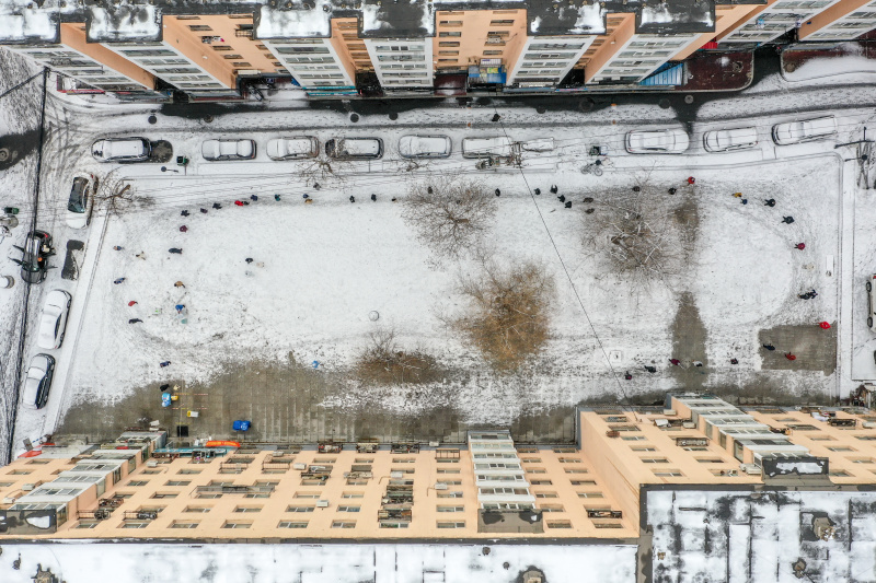 Photo aérienne de personnes faisant la queue pour subir un test d'acide nucléique à Jilin