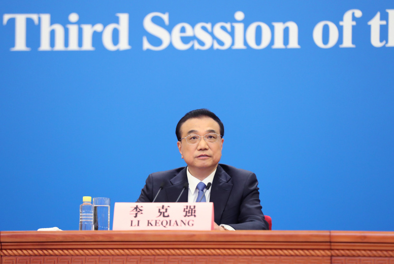 Le Premier ministre chinois Li Keqiang rencontre la presse après la clôture de la troisième session de la 13e Assemblée populaire nationale au Grand Palais du Peuple