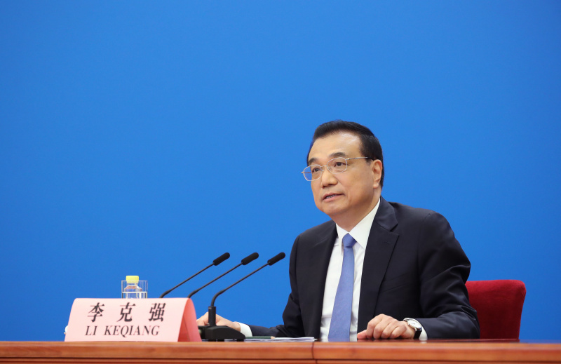 Le Premier ministre chinois Li Keqiang rencontre la presse après la clôture de la troisième session de la 13e Assemblée populaire nationale au Grand Palais du Peuple