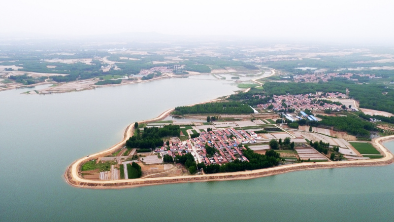 Vue aérienne du réservoir de Qingfengling dans le district de Juxian à Rizhao