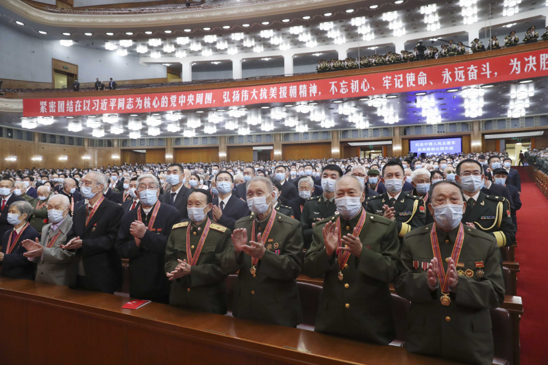 Une réunion marquant le 70e anniversaire de l'entrée des Volontaires du peuple chinois (VPC) en République populaire démocratique de Corée (RPDC) pour combattre dans la Guerre de résistance à l'agression américaine et d'aide à la RPDC s'est tenue au Grand Palais du Peuple à Beijing