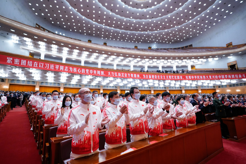 Un rassemblement pour honorer les personnes qui ont apporté des contributions extraordinaires aux Jeux olympiques d'hiver de Beijing 2022 et aux Jeux paralympiques d'hiver de Beijing 2022 se tient au Grand Palais du Peuple