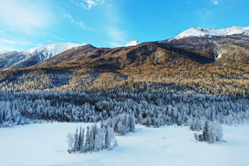 Paysage enneigé du site touristique de Kanas
