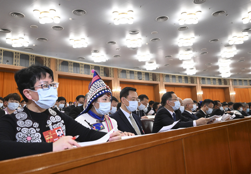 Les députés à la 14e Assemblée populaire nationale (APN) assistent à la deuxième réunion plénière de la première session de la 14e APN au Grand Palais du Peuple à Beijing