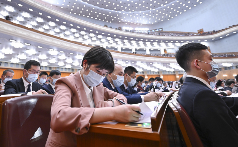 Les députés à la 14e Assemblée populaire nationale (APN) assistent à la deuxième réunion plénière de la première session de la 14e APN au Grand Palais du Peuple à Beijing