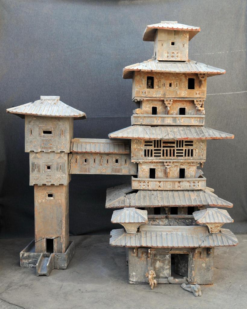 Céramique Han représentant un bâtiment de stokage