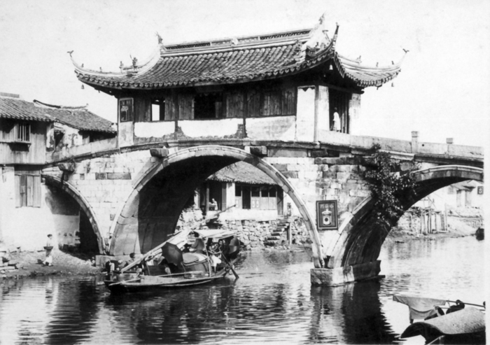 Photo ancienne d'un pont de Chine