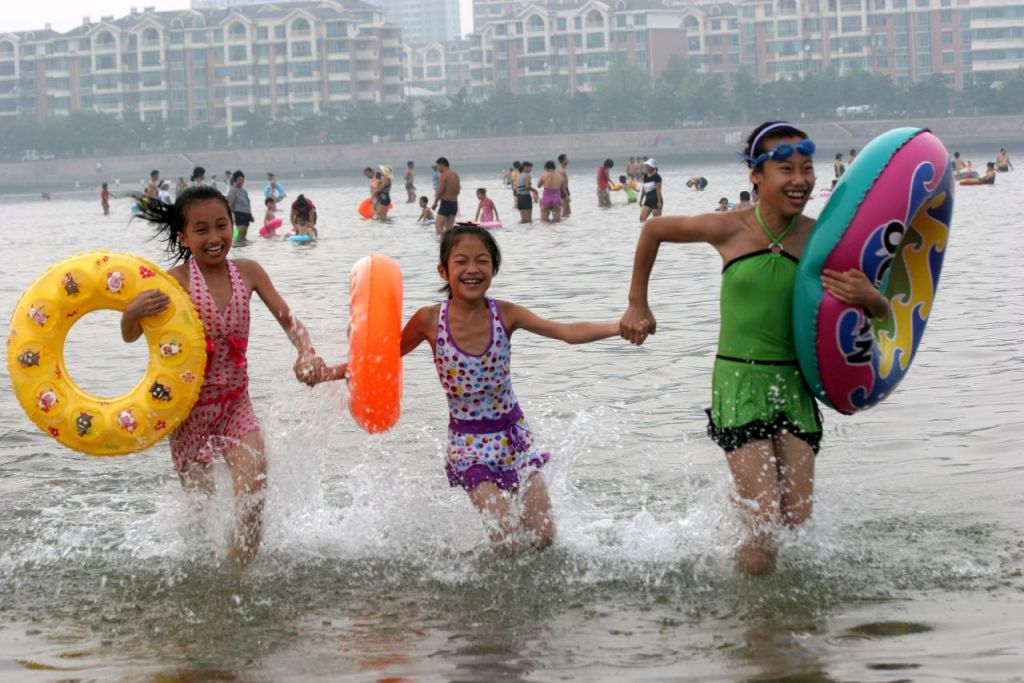 Enfants chinois à la mer (Weihai)