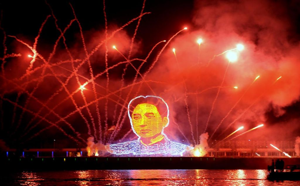 Feu d'artifice représentant mao