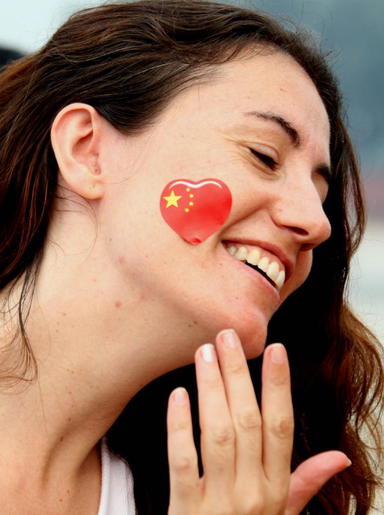 "I love china" : autocollant sur sa joue