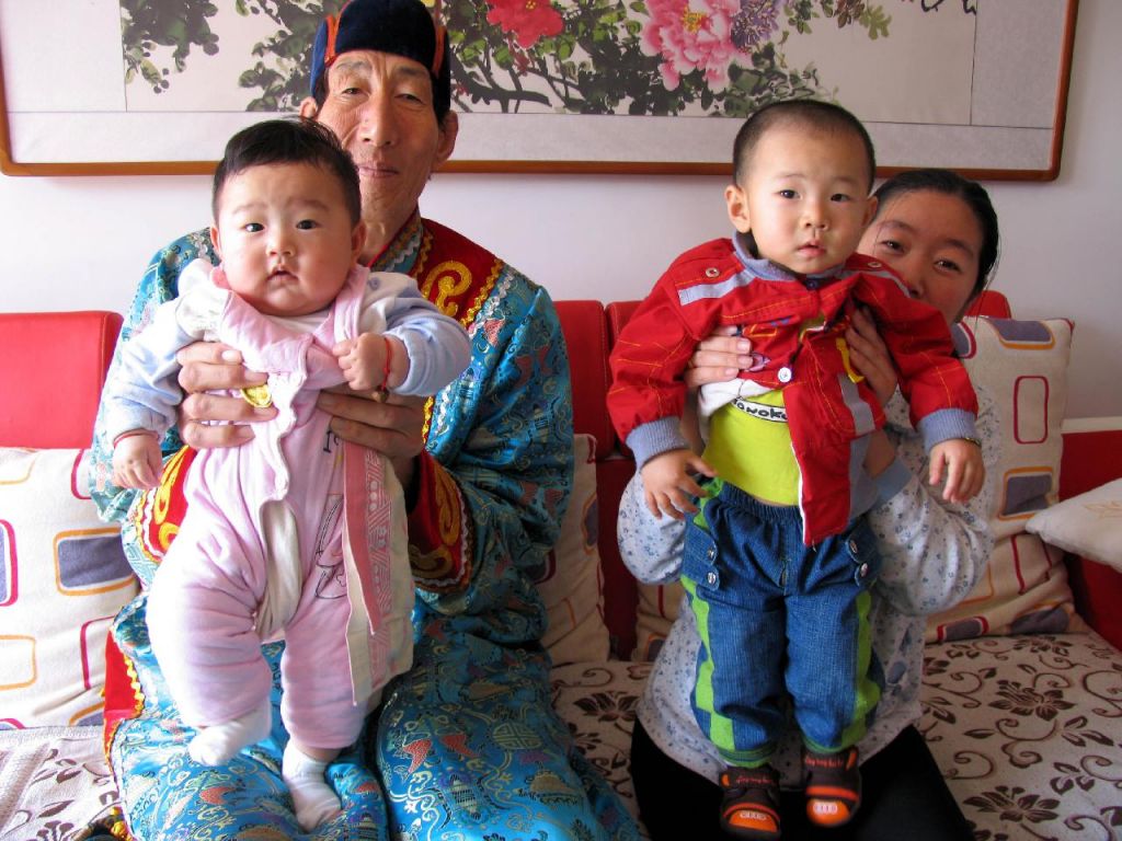 L'homme le plus grand du monde et sa famille