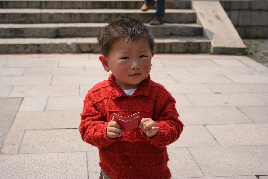 Petit garçon chinois fait de la pub pour C.I