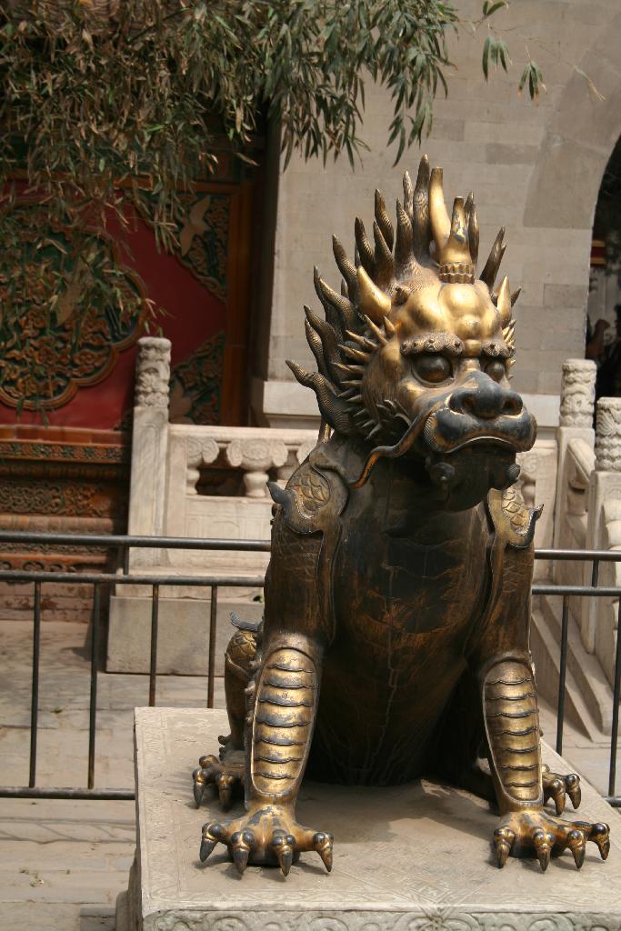 Statue d'un lion en bronze à la cité interdite