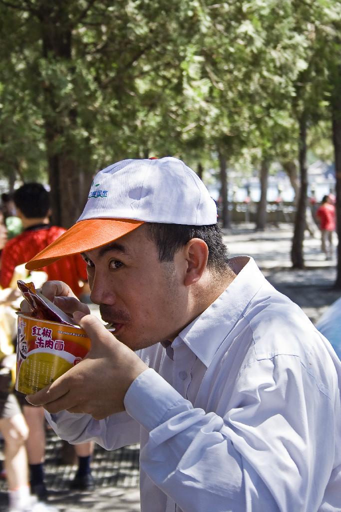 Repas de nouilles chinoises (面条 = miàn tiáo )
