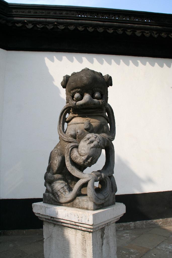 Statue en pierre - lion chinois