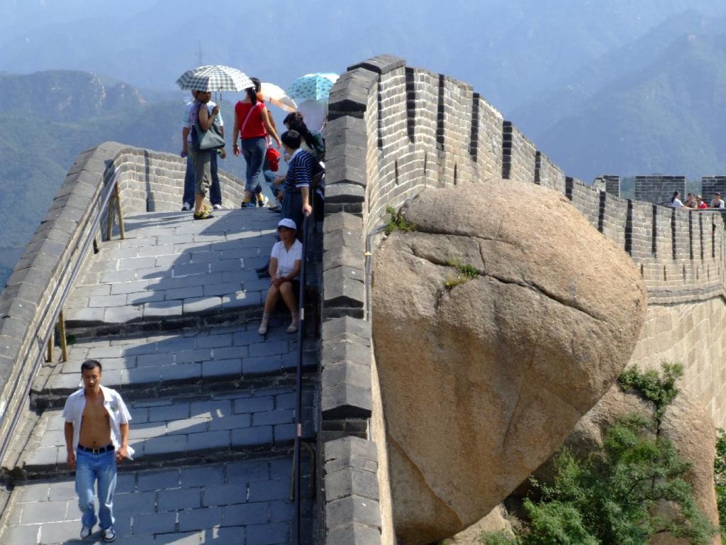 Grand muraille sur un roc