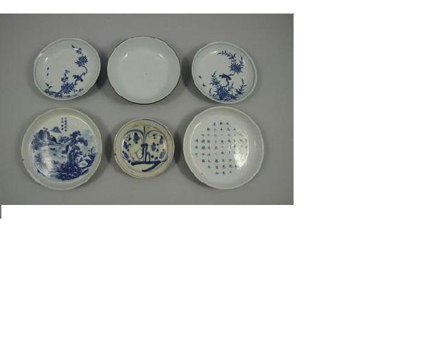 réunion de 6 soucoupes en porcelaine bleu de Huê