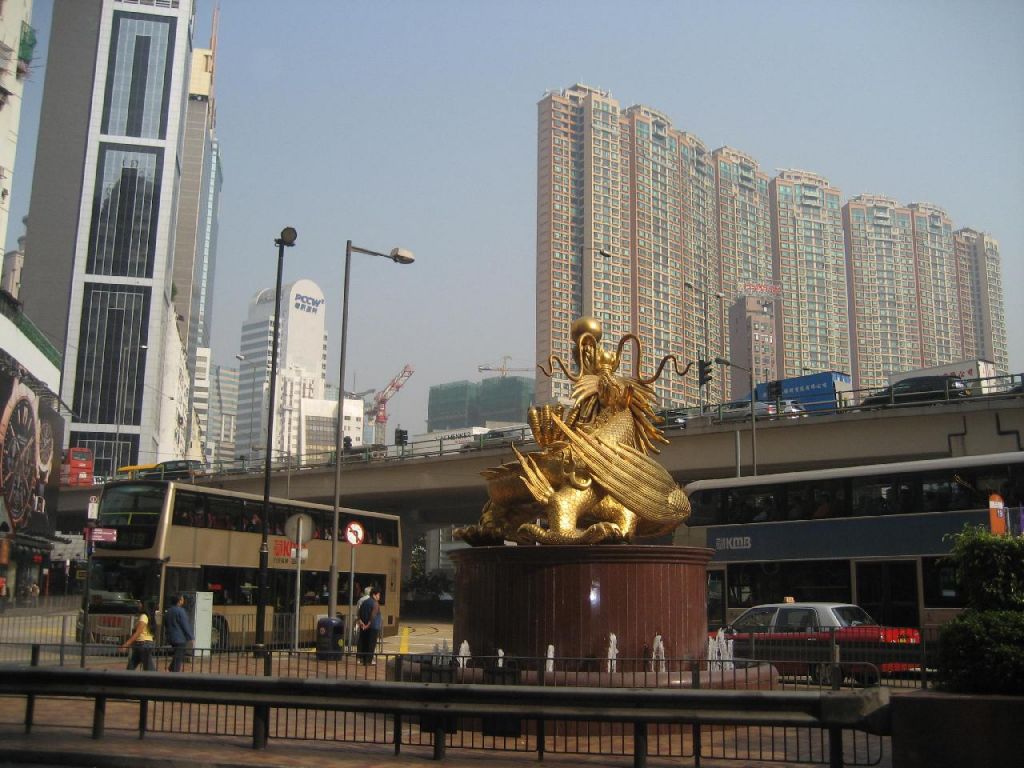 Une statue d'or pour une ville dorée