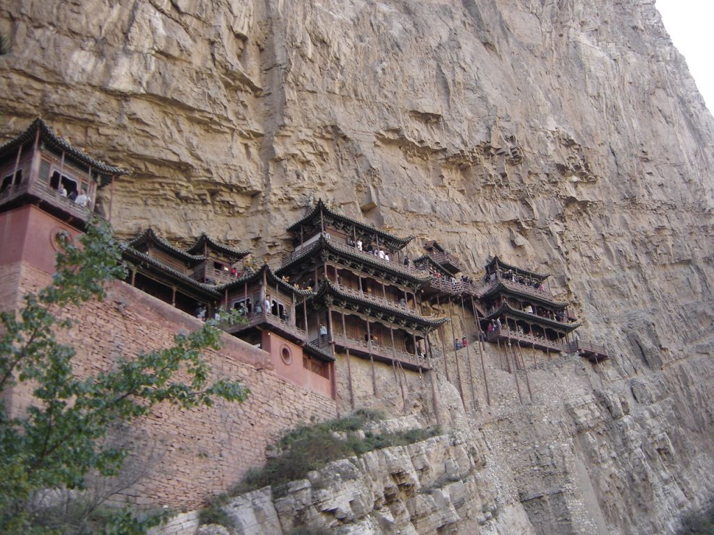 monastère suspendu