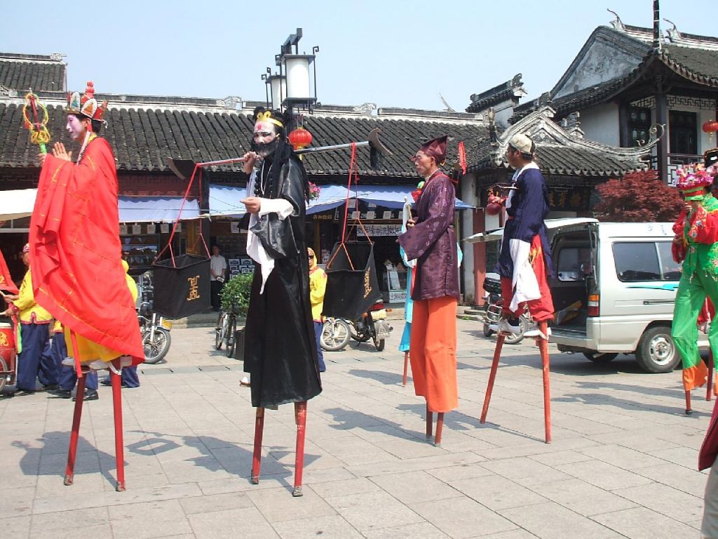 Folklore dans les rues de Zhouzhuang